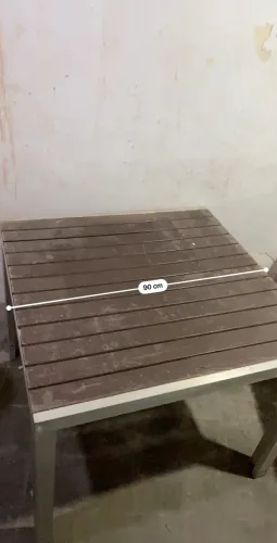 Mesa toda de alumínio