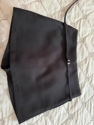 SHORTS SAIA MODELO ZARA