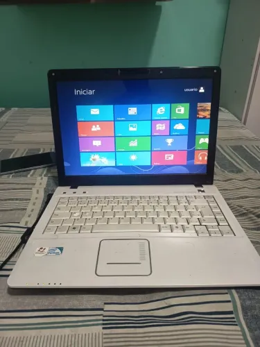 Notebook 4 gigas HD 500 bateria dura 20 minutos