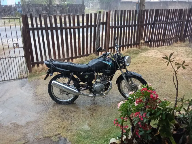 Vende-se moto em ótimo estado de conservação moto recém feito escapamento original 