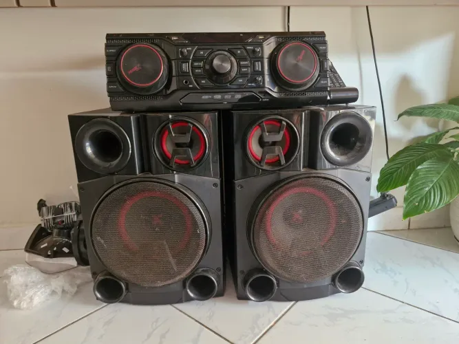 Som lg precisa de reparo as vezes liga 