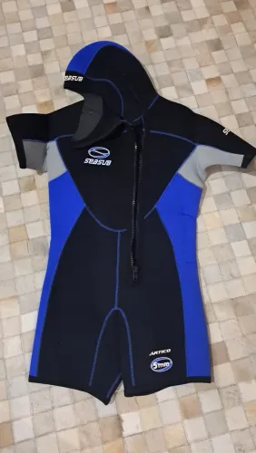 Roupa de mergulho e natacao