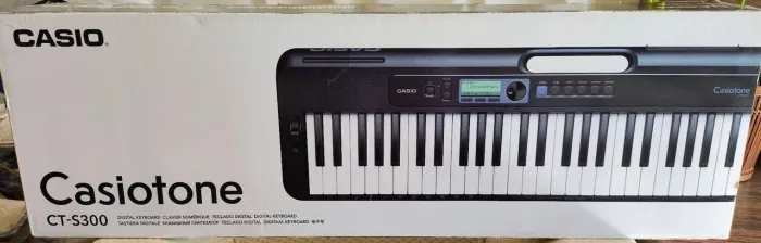 Teclado Casiotone CT-S300 seminovo e quase sem uso, todas as funcionalidades e na caixa