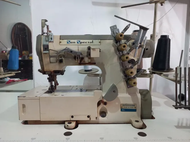 MÁQUINA DE COSTURA INDUSTRIAL GALONEIRA SEMI NOVA 