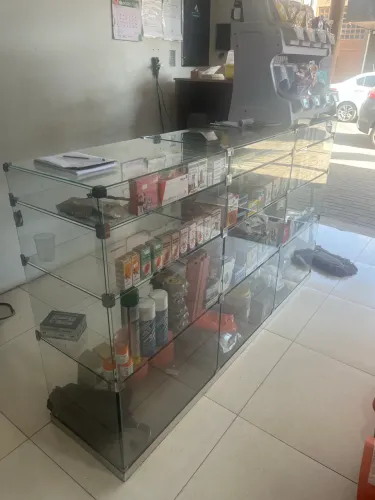 Balcão de vidro modular
