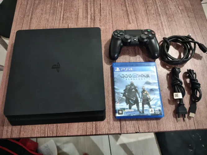PlayStation 4- único dono + controle + God of war Ragnarok mídia física!