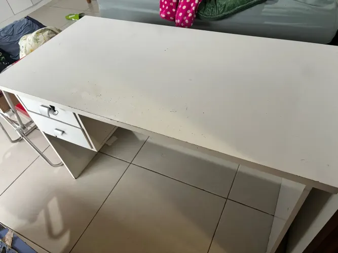Vendo mesa escrivaninha branca usada