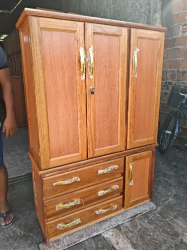 Guarda roupa de solteiro 3 portas novo frete grátis.
