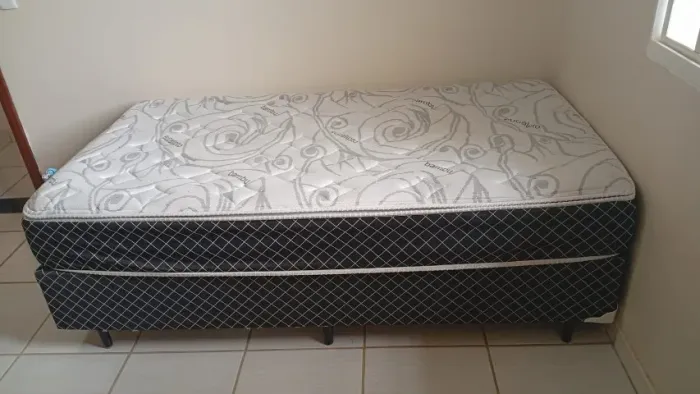 Vendo Cama Box Solteirão / Viúvo