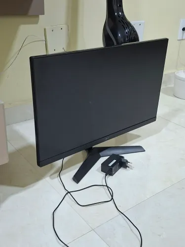 Monitor lg ultragear 24' 144hz danificado