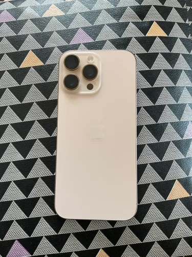 iPhone 16 Pro Max 