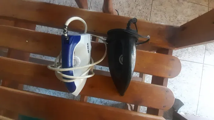 2 ferros de passar roupa