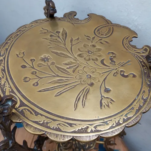 Mesinha Art Nouveau em Latão 55cm