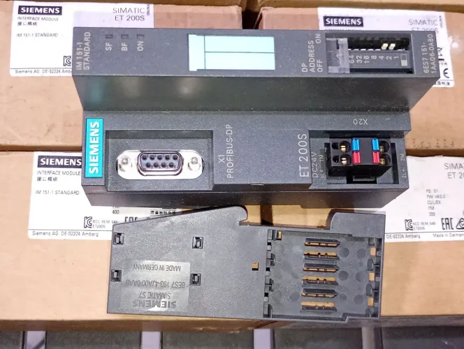 Módulo Interface Siemens Simatic ET 200S IM 151-1 - Novo Lacrado