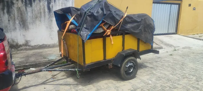 Reboque de carretinha de um eixo usado .