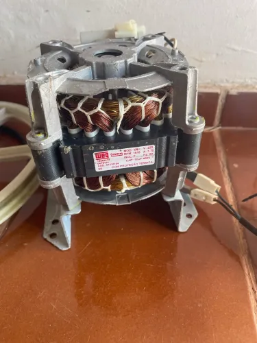 Vendo motor de tanquinho colomarq 15kg mais acessórios