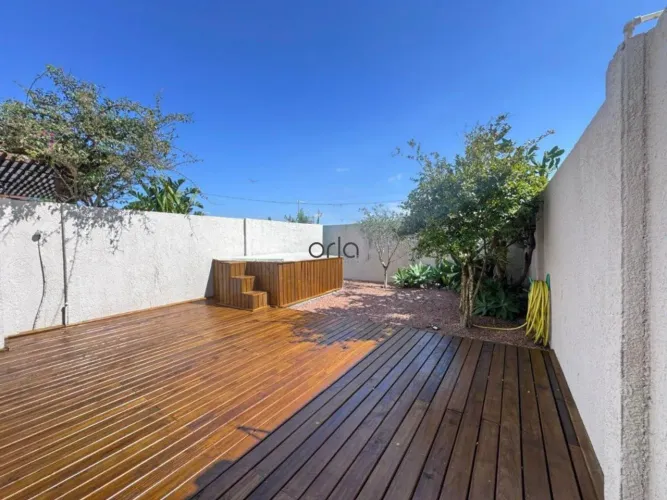 Casa com 03 dormitórios sendo 01 suíte e hidromassagem à venda Condomínio Páteo Marbella