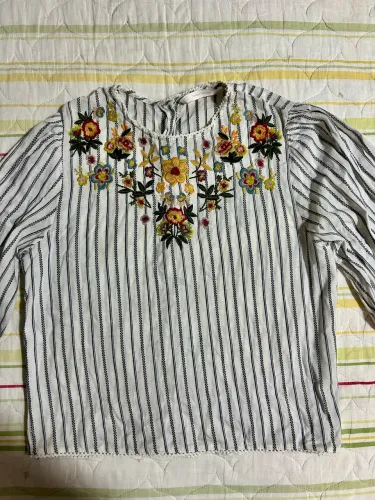 Vendo blusa bordada Zara