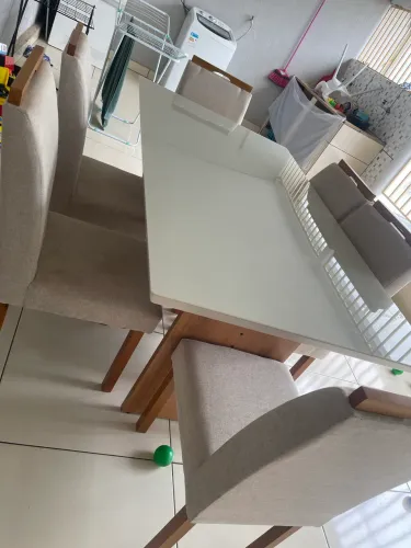 Mesa com 6 cadeiras