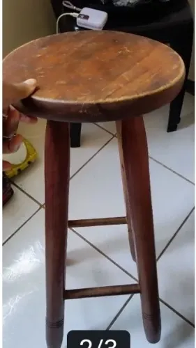 Vendo Banqueta de Madeira Pura