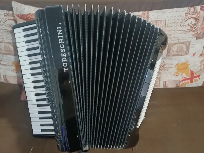 Acordeon Todeschini 120 baixos Nova 2026