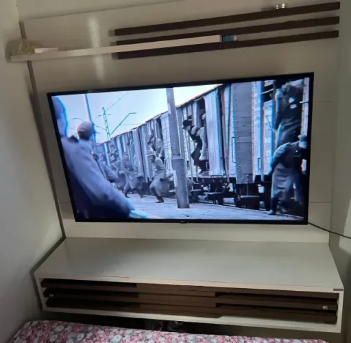 Rack TV Suspenso