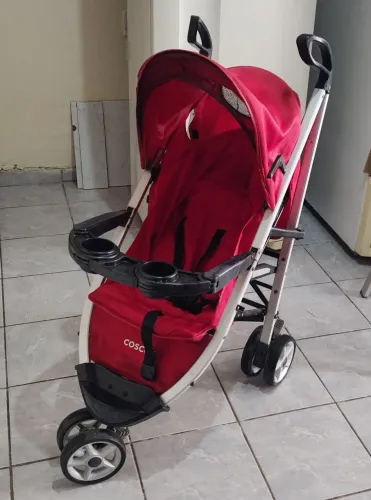 Carinho de Bebê Cosco.