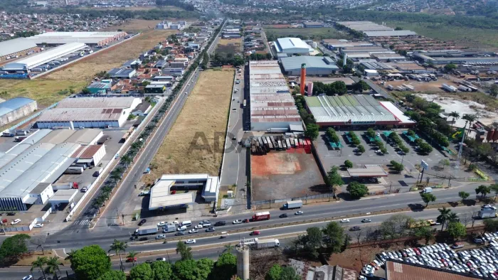 Condomínio logístico com Renda de R$ 160.000,00 / mês na Av Perimetral Norte