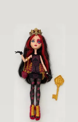 Boneca ever after high Lizzie Hearts - Filha da Rainha de Copas
