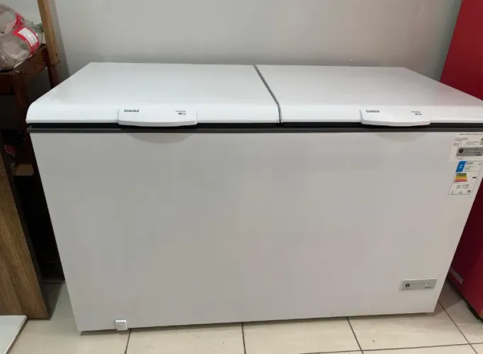 Freezer semi novo