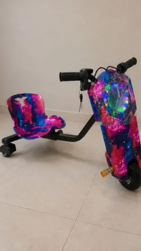 Triciclo elétrico infantil