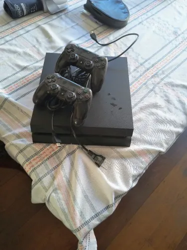 PS4 USADO EM BOM ESTADO