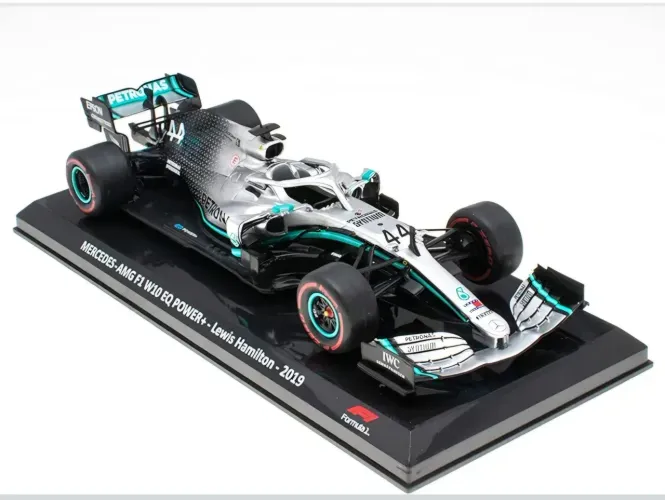 Miniatura F1 Lewis Hamilton 1:24 Mercedes Petronas 