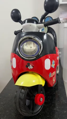 Moto elétrica infantil