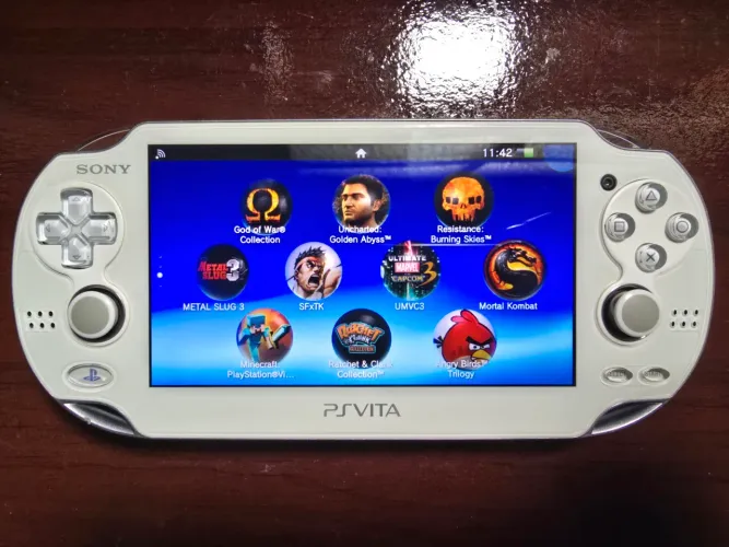 PS Vita OLED Branco White Desbloqueado 4GB + 64GB com Carregador e Case