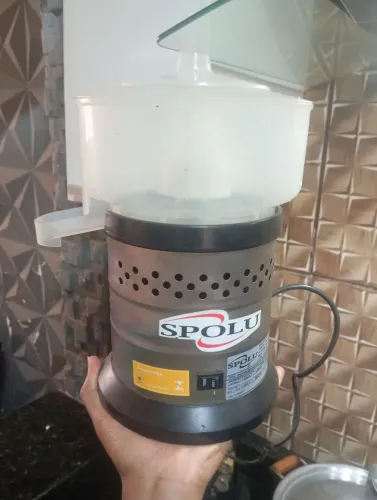 Espremedor de laranja SPOLU desapegando barato