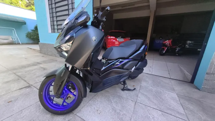 Yamaha 300 Xmax connected zerada