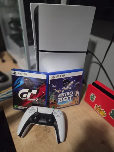 PS5 Slim com leitor e 2 jogos