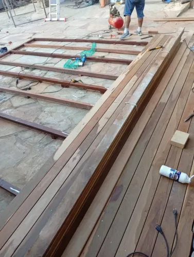 Deck em madeira cumaru sob medida