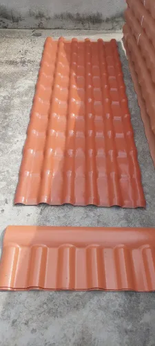 Vendo 3 telhas + 3 cumeeiras de pvc estilo colonial