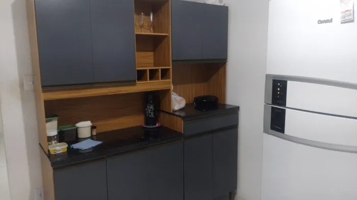 Vende - se armário de cozinha. 1 mês de uso. Motivo mudança