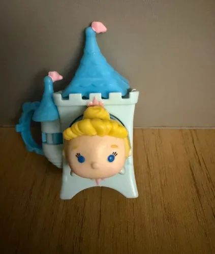 Cinderela da coleção Disney Tsum Tsum Mystery Stack Pack (da fabricante Jakks Pacific)