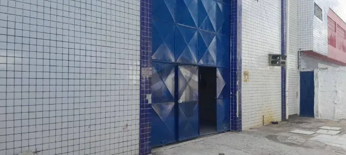 Galpão Comercial de 420m² para alugar, localizado em Afogados, Recife - Pernambuco.