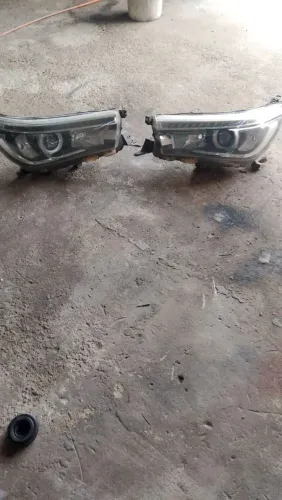 Farol Hilux 2016/2020