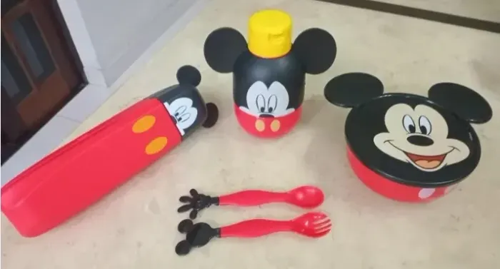 Kit desapego Itens Mickey (Garrafinha, porta trecos, pote redondo, colher e garfo)