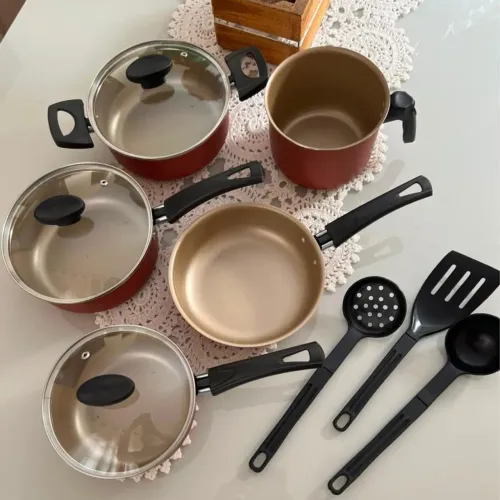 KIT DE PANELAS 5 PEÇAS + BRINDE DE UTENSÍLIOS