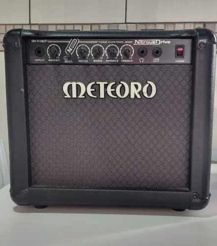 Amplificador para Guitarra Meteoro Nitrous Drive 15 watts
