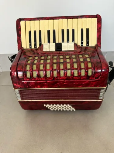 Acordeon Weltmeiter Alemão 40 baixos aí é máquina top dos top