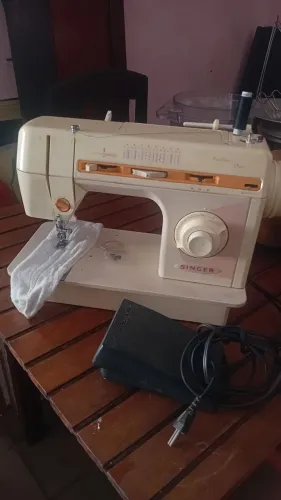 Máquina de costura Singer
