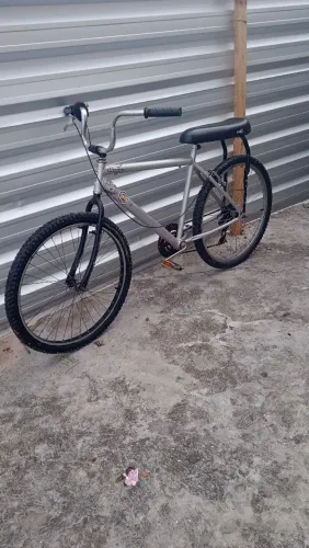 Bike com poucos detalhes pra fazer mais só pega e andar